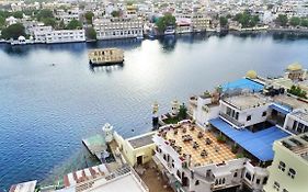 Hotel Devraj Niwas On Lake Pichola